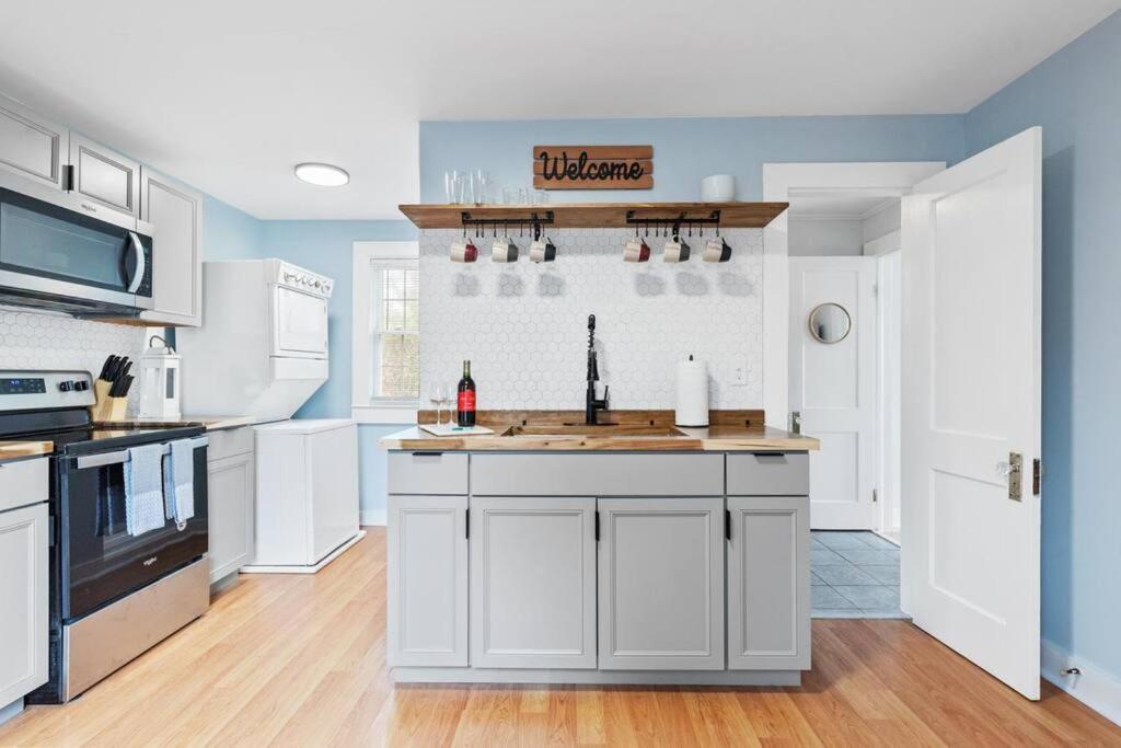 Boho Bungalow - Steps From Historic Downtown Apex Luaran gambar