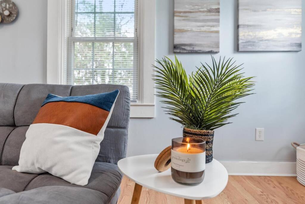 Boho Bungalow - Steps From Historic Downtown Apex Luaran gambar